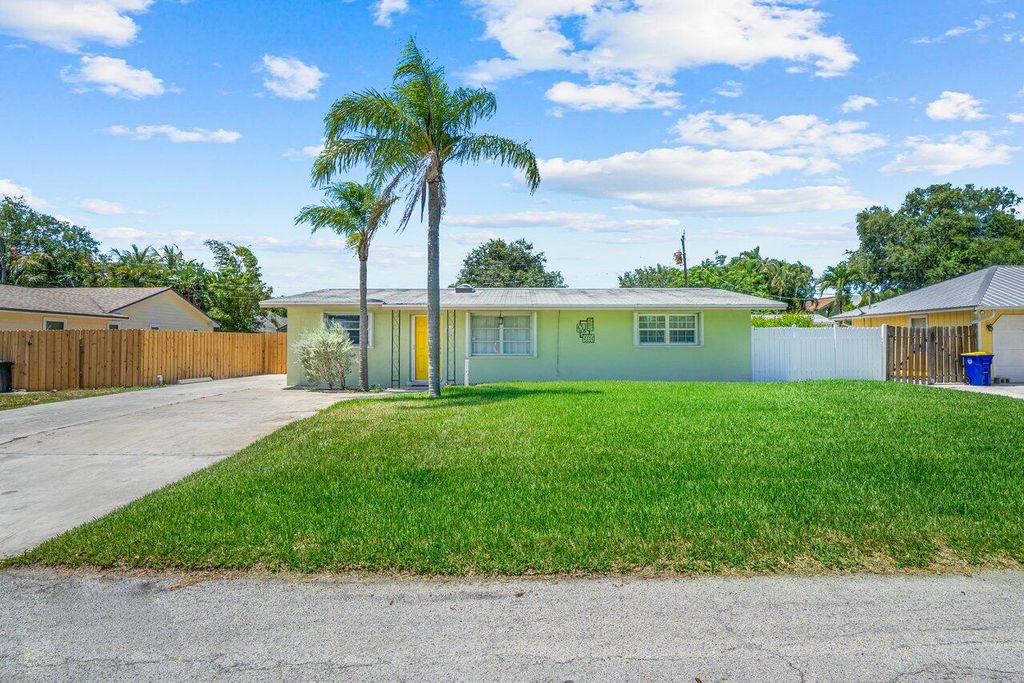 Photo of 8021 SE Evergreen Street St, Hobe Sound, FL 33455 (MLS # R10815625)