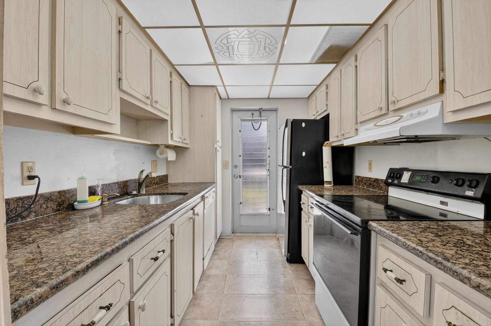 PENTHOUSE HIGHLANDS CONDO - Residential