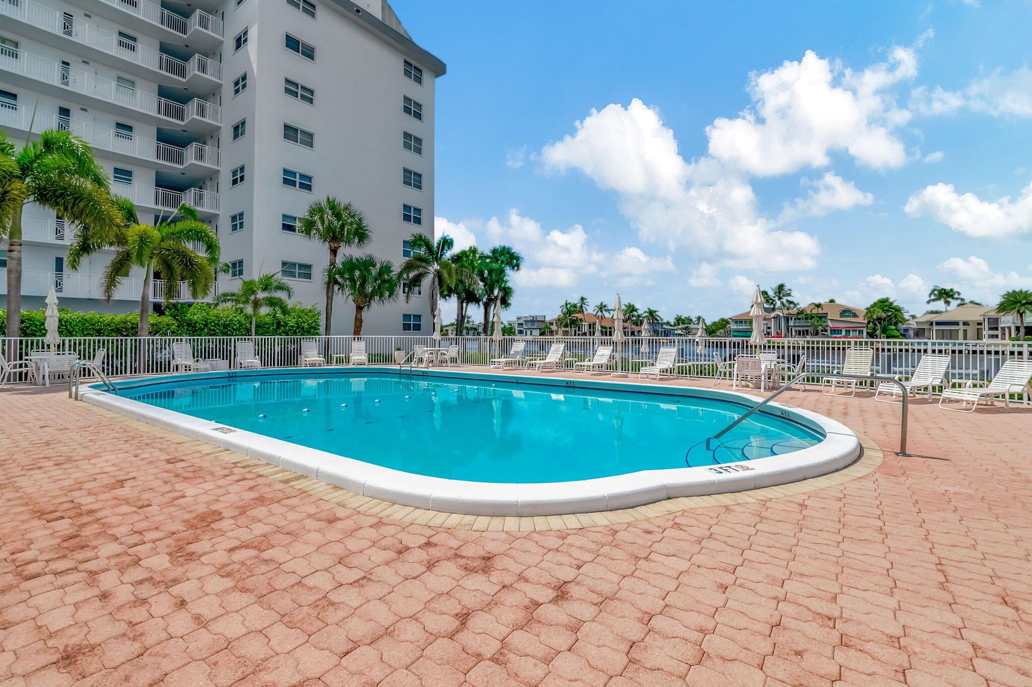 PENTHOUSE HIGHLANDS CONDO - Residential