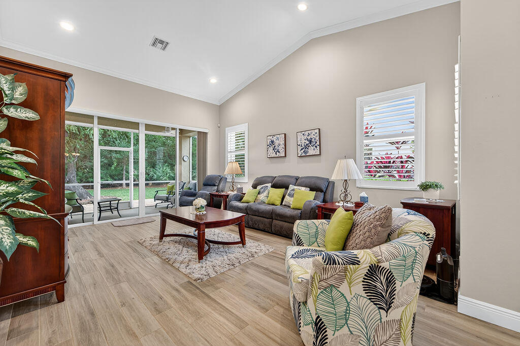 CASTLE PINES - Residential