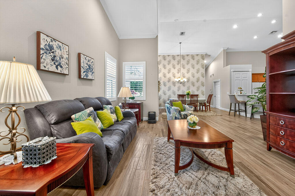 CASTLE PINES - Residential