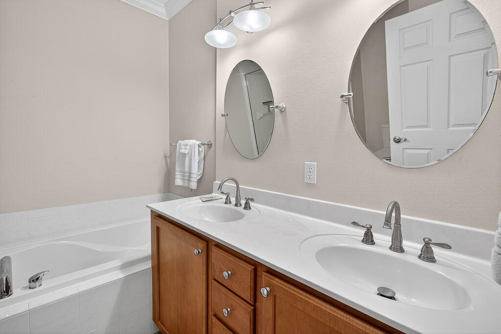 CASTLE PINES - Residential