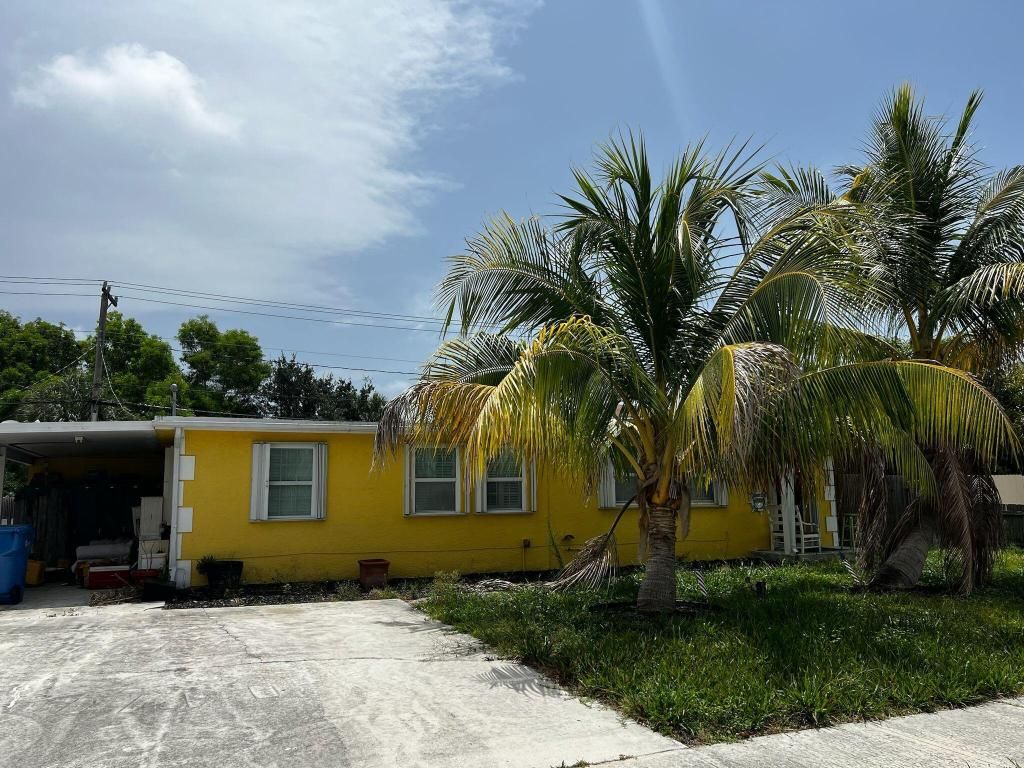 Photo of 1036 S 14th Street, Lantana, FL 33462 (MLS # R11103077)