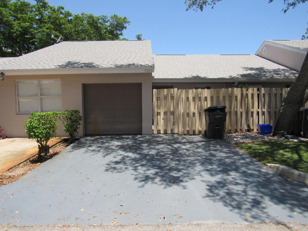 Photo of 5203 Glencove Lane #5203, West Palm Beach, FL 33415 (MLS # B26012519)