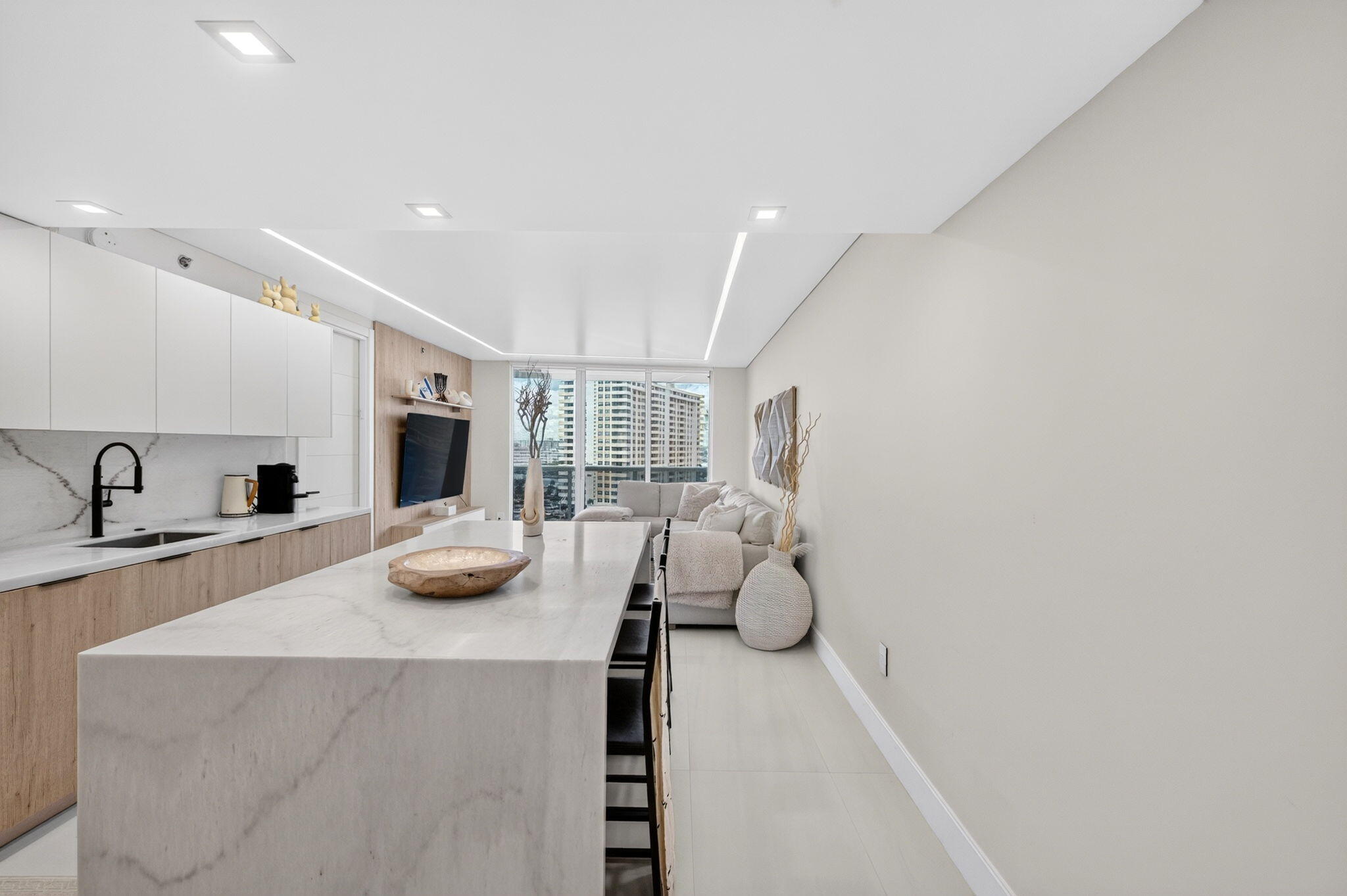 1800 S Ocean Drive 806
