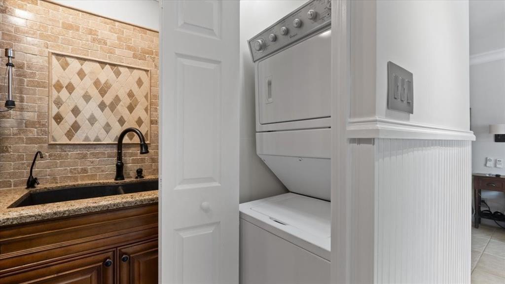 Brentwood Park 18-11 B - Residential Lease