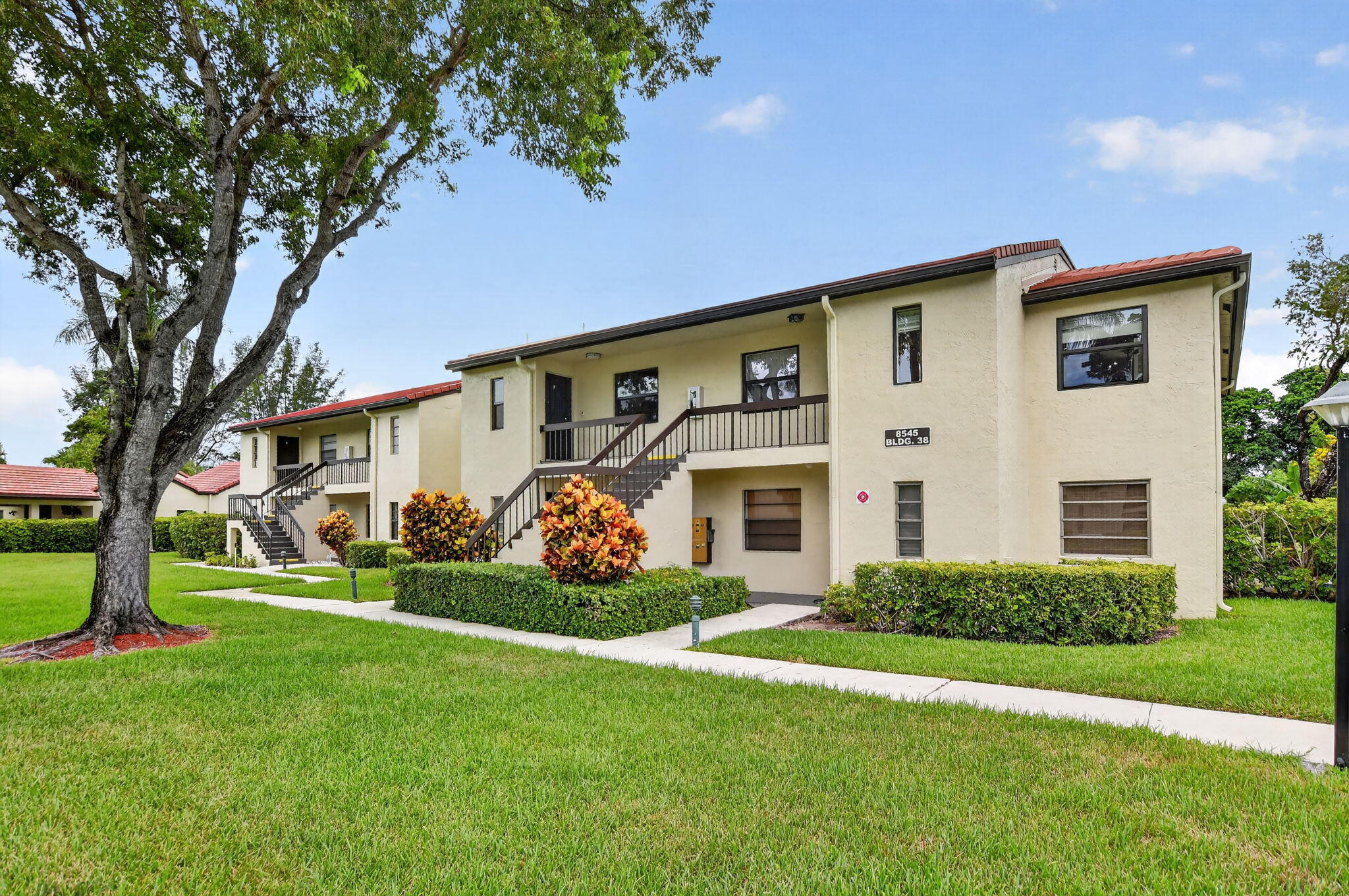 8545 Casa Del Lago 38 H