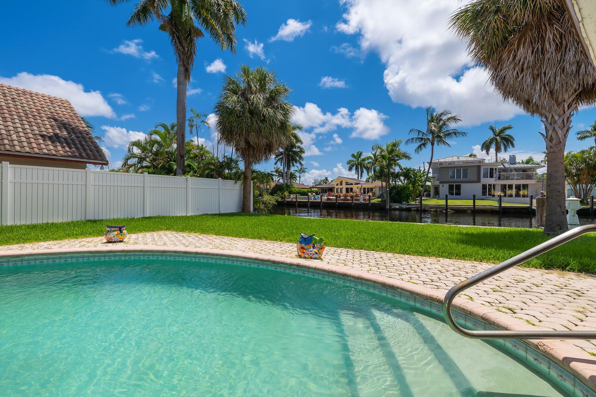 SANTA BARBARA SHORES - Residential