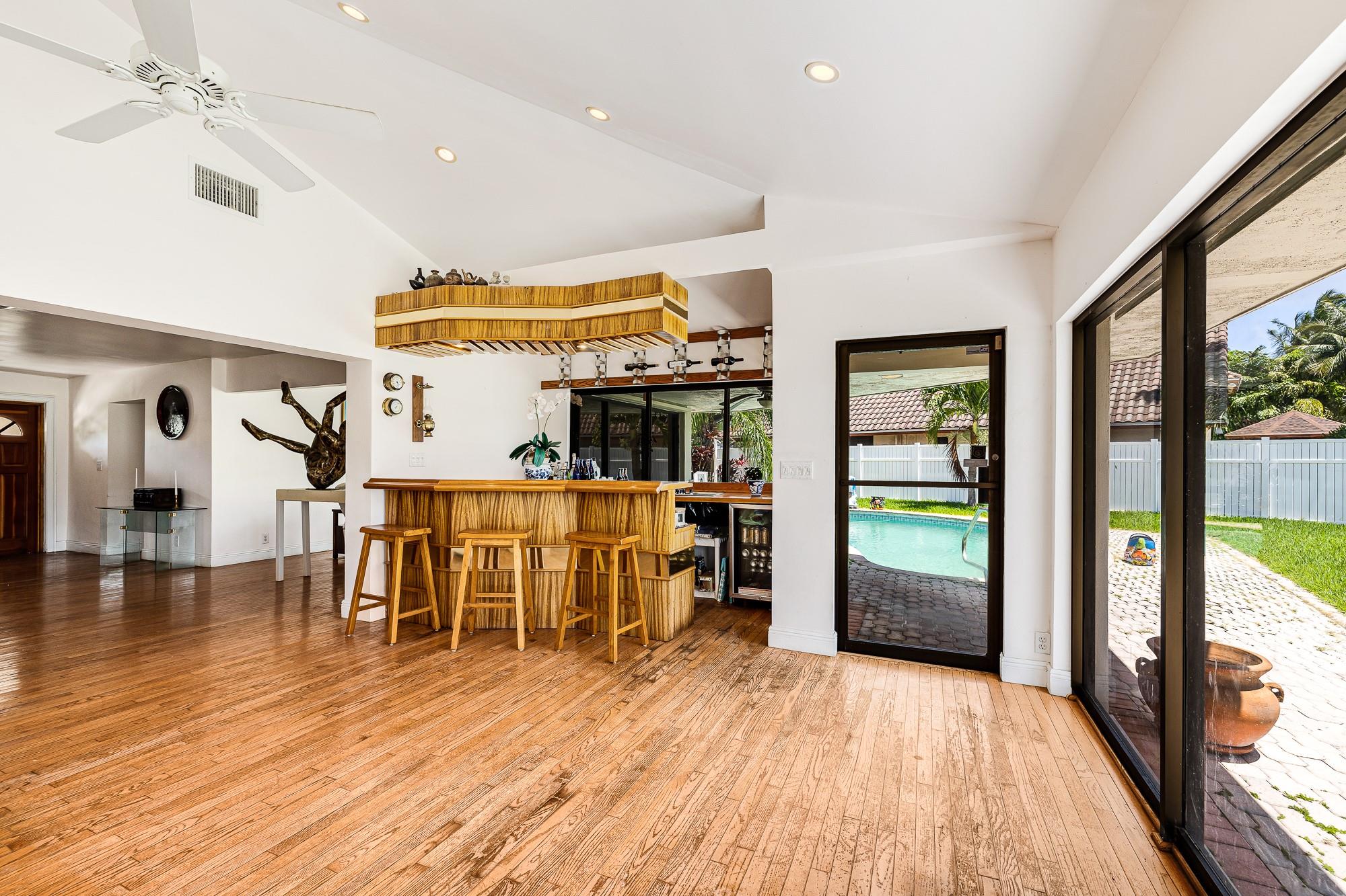 SANTA BARBARA SHORES - Residential