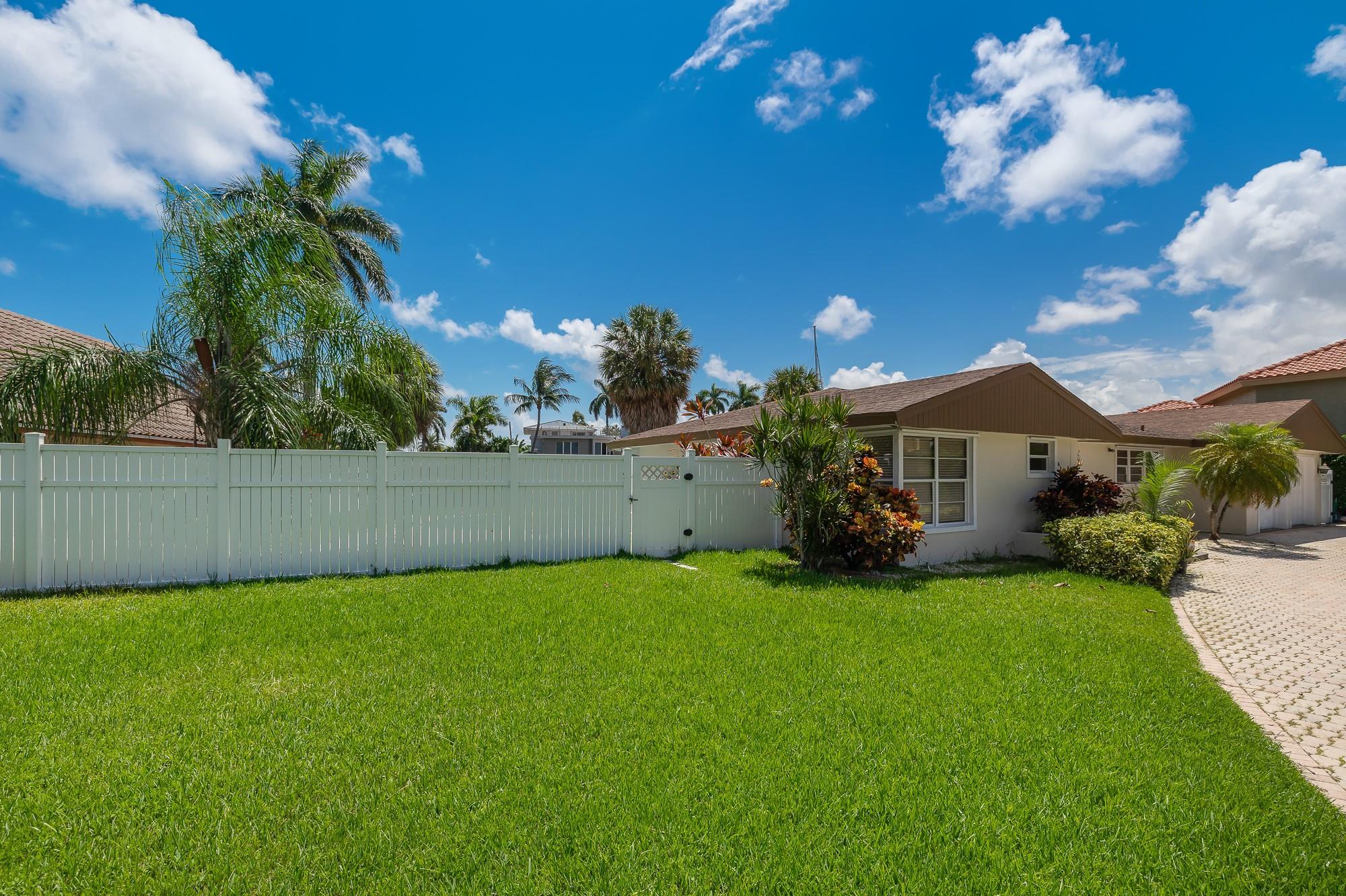 SANTA BARBARA SHORES - Residential