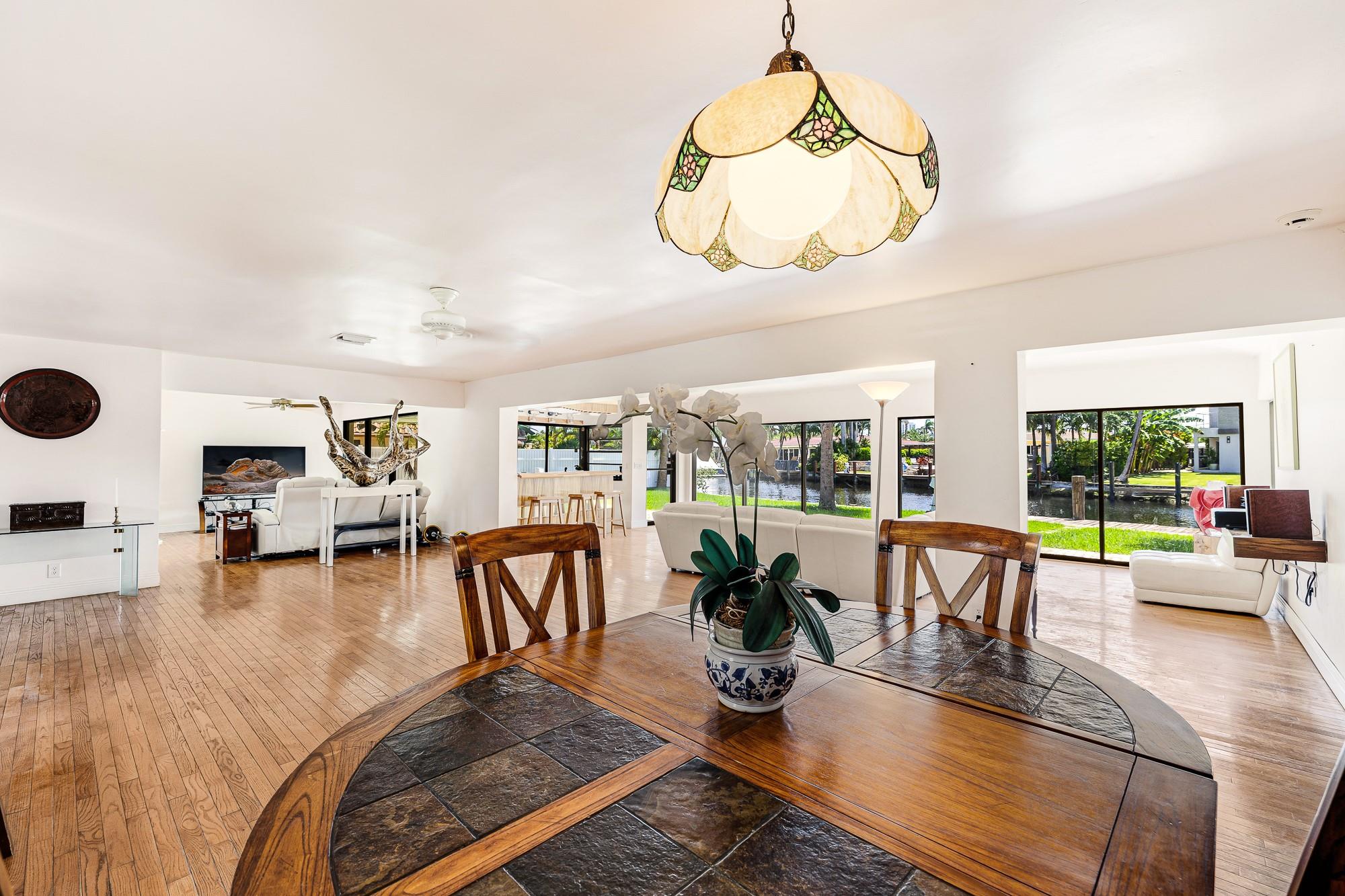 SANTA BARBARA SHORES - Residential