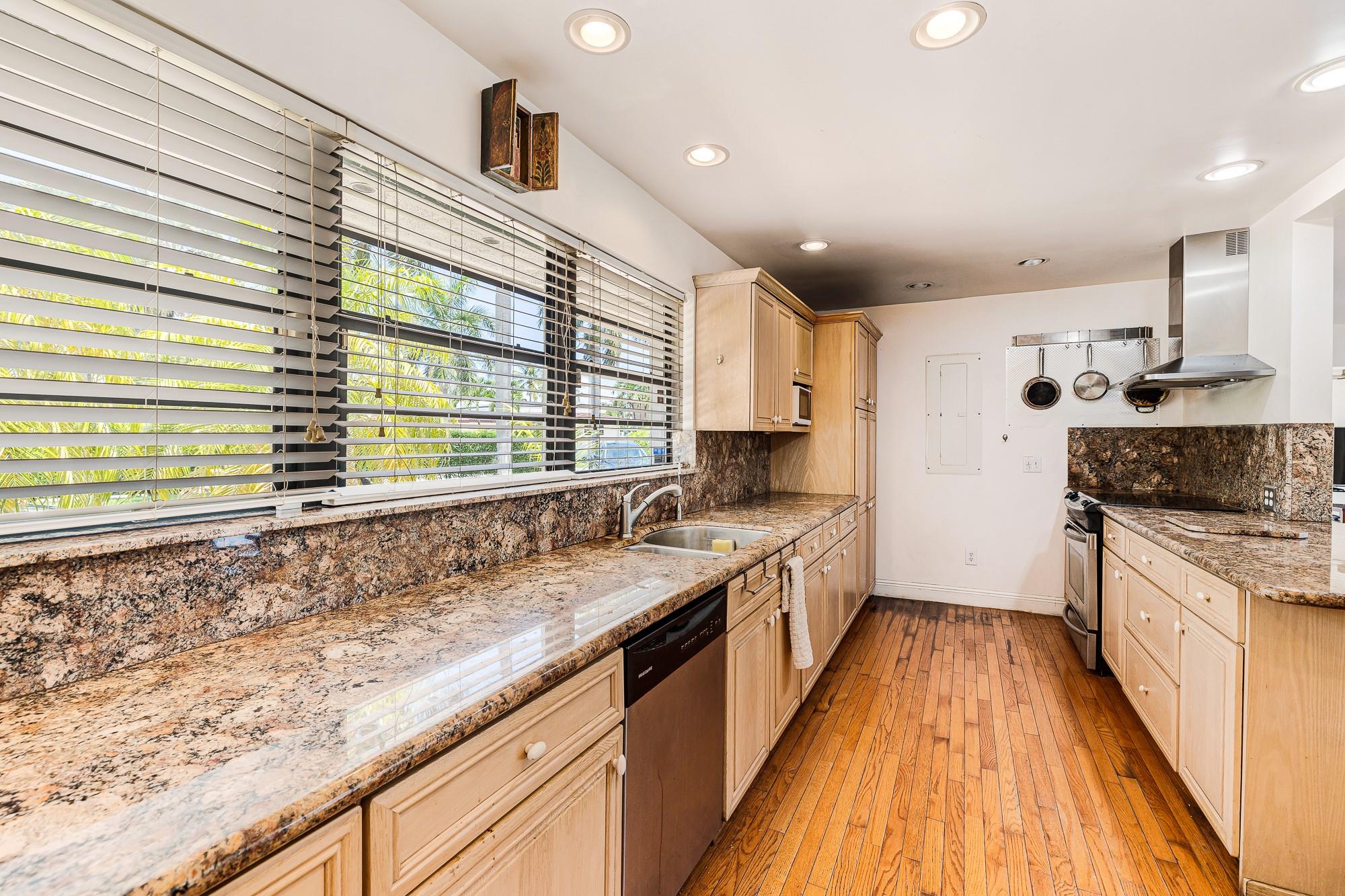 SANTA BARBARA SHORES - Residential