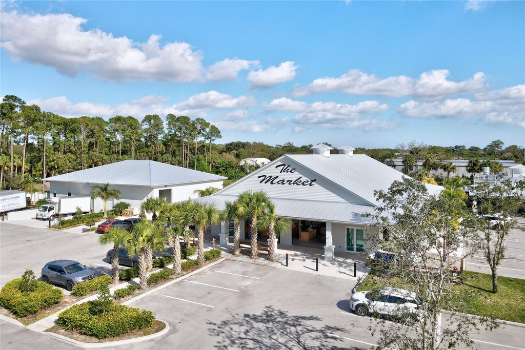 Photo of 3700 SW 9th Street #102, Vero Beach, FL 32968 (MLS # F10556178)