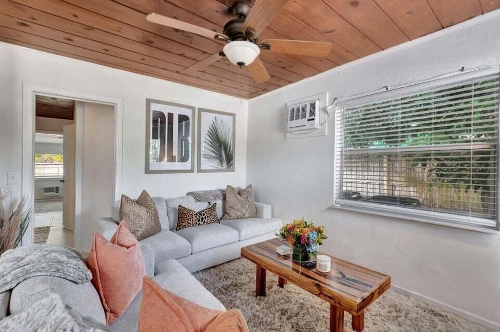 Photo of 327 SE 3rd Avenue, Delray Beach, FL 33483 (MLS # B26023851)