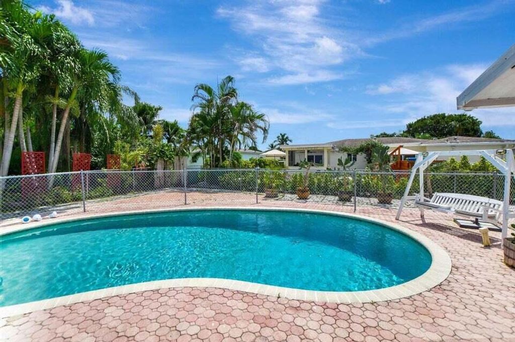 Photo of 10920 Gable Street, Boca Raton, FL 33428 (MLS # R11096418)
