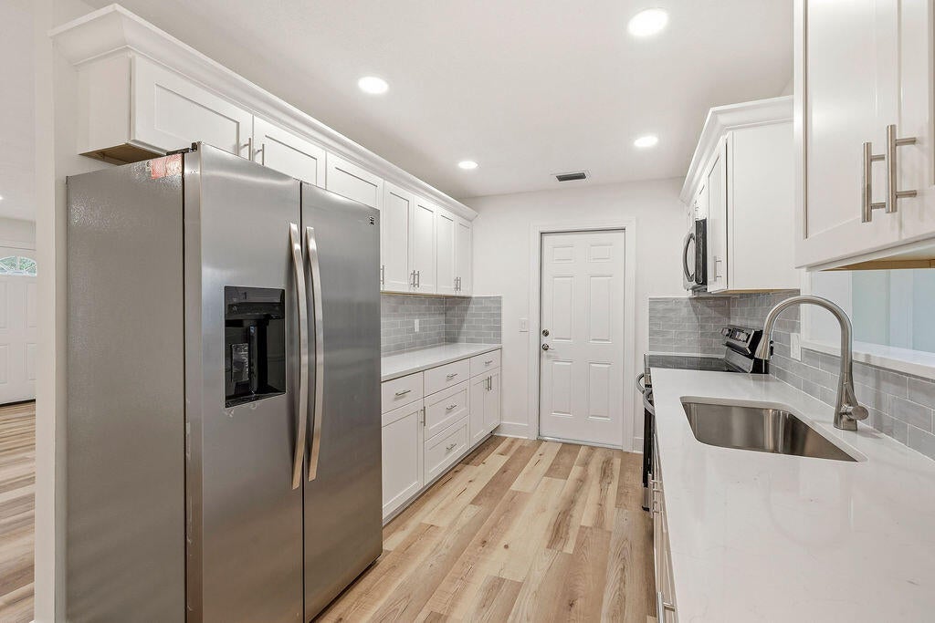 Photo of 1435 30TH Avenue, Vero Beach, FL 32960 (MLS # B26078735)