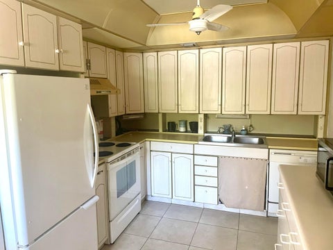 Tiny photo for 159 Keswick C, Deerfield Beach, FL 33442 (MLS # B26070607)