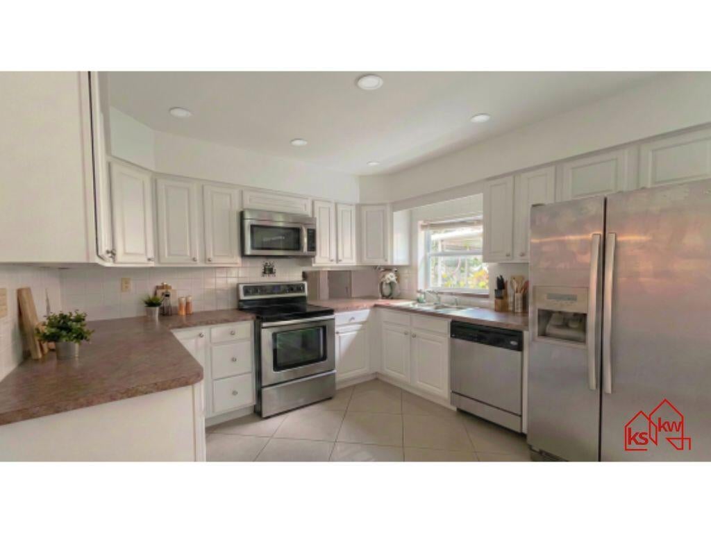 10335 GREENBRIAR Court