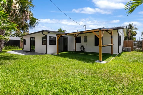 Tiny photo for 3141 NE 14th Avenue, Pompano Beach, FL 33064 (MLS # B26042664)