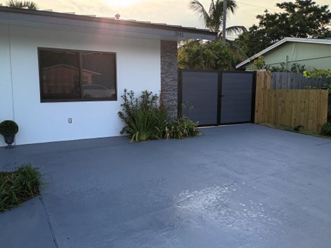 Tiny photo for 3141 NE 14th Avenue, Pompano Beach, FL 33064 (MLS # B26042664)