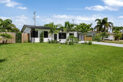 Tiny photo for 3141 NE 14th Avenue, Pompano Beach, FL 33064 (MLS # B26042664)
