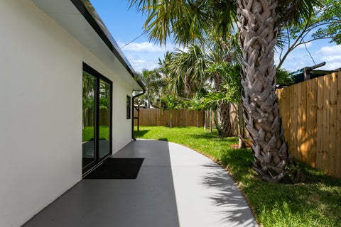 Tiny photo for 3141 NE 14th Avenue, Pompano Beach, FL 33064 (MLS # B26042664)