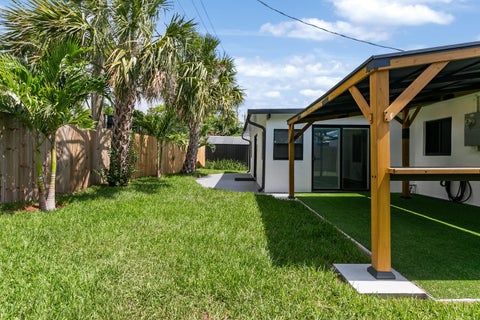 Tiny photo for 3141 NE 14th Avenue, Pompano Beach, FL 33064 (MLS # B26042664)