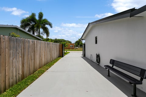 Tiny photo for 3141 NE 14th Avenue, Pompano Beach, FL 33064 (MLS # B26042664)