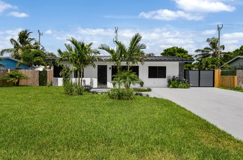 Tiny photo for 3141 NE 14th Avenue, Pompano Beach, FL 33064 (MLS # B26042664)