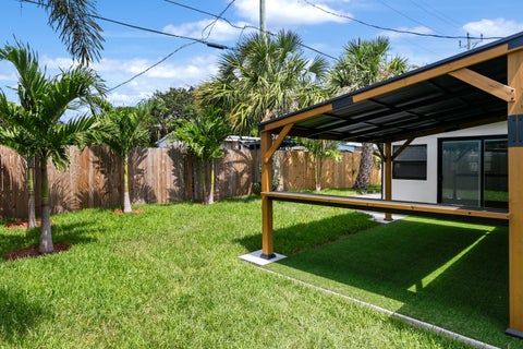 Tiny photo for 3141 NE 14th Avenue, Pompano Beach, FL 33064 (MLS # B26042664)