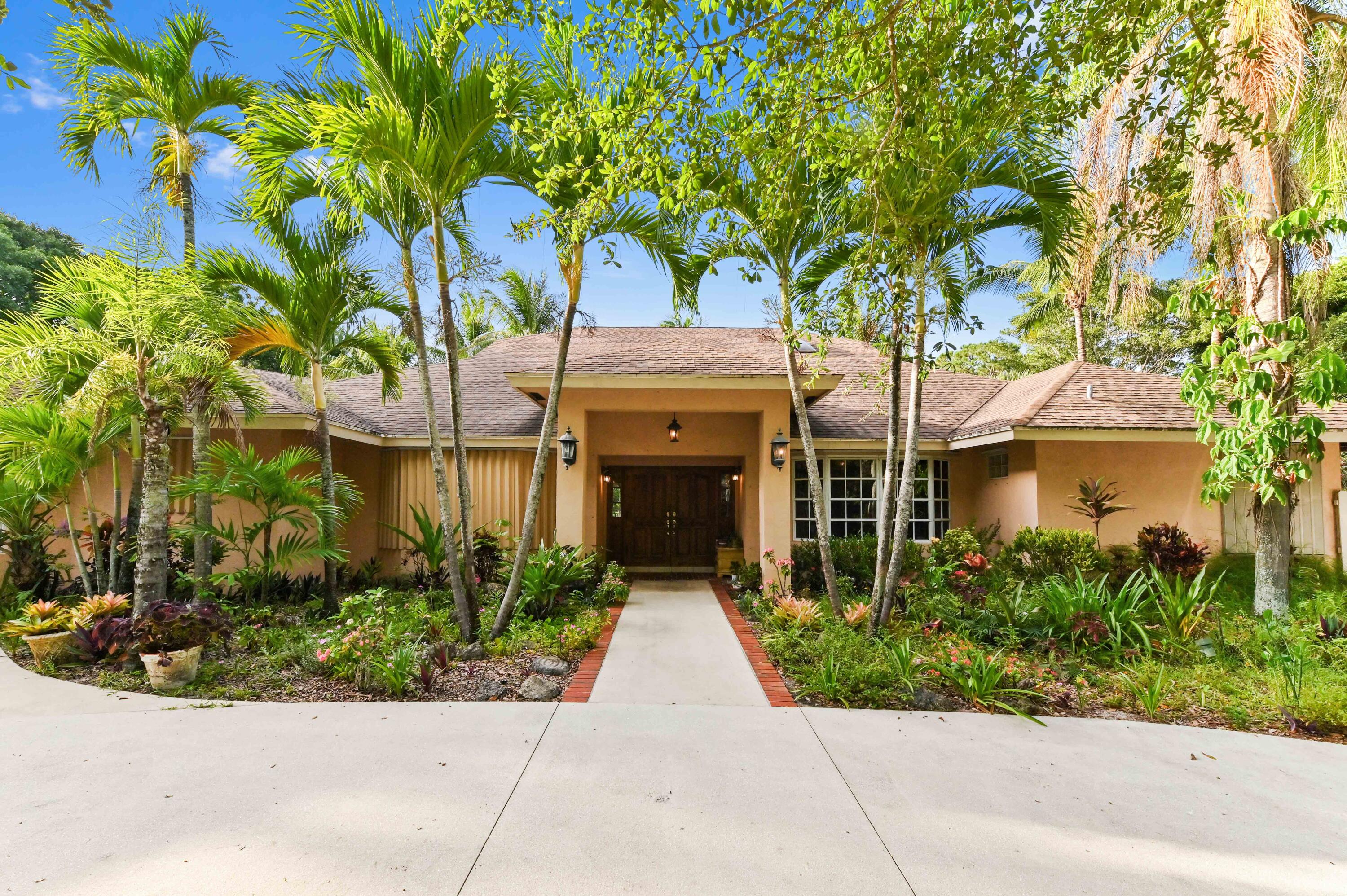 6935 Pioneer Road, West Palm Beach, FL, 33413/$1,850,000 4 6935 Pioneer Road