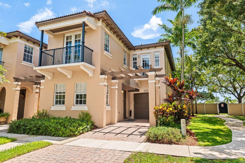 Photo of 4422 Morgan Lane #11-9, Davie, FL 33328 (MLS # B26035032)