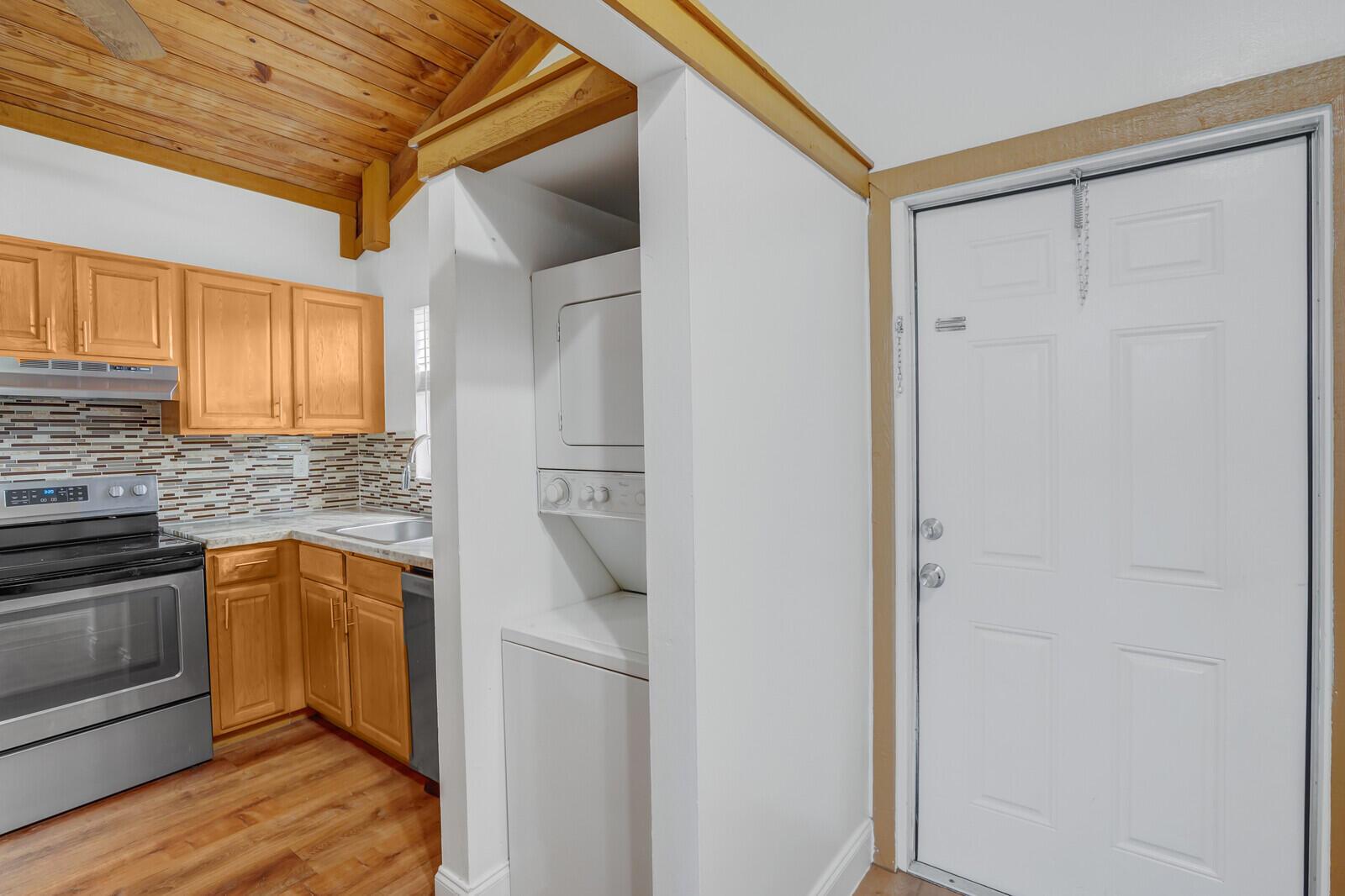 TIMBERCREEK TOWNHOMES & V - Residential Lease