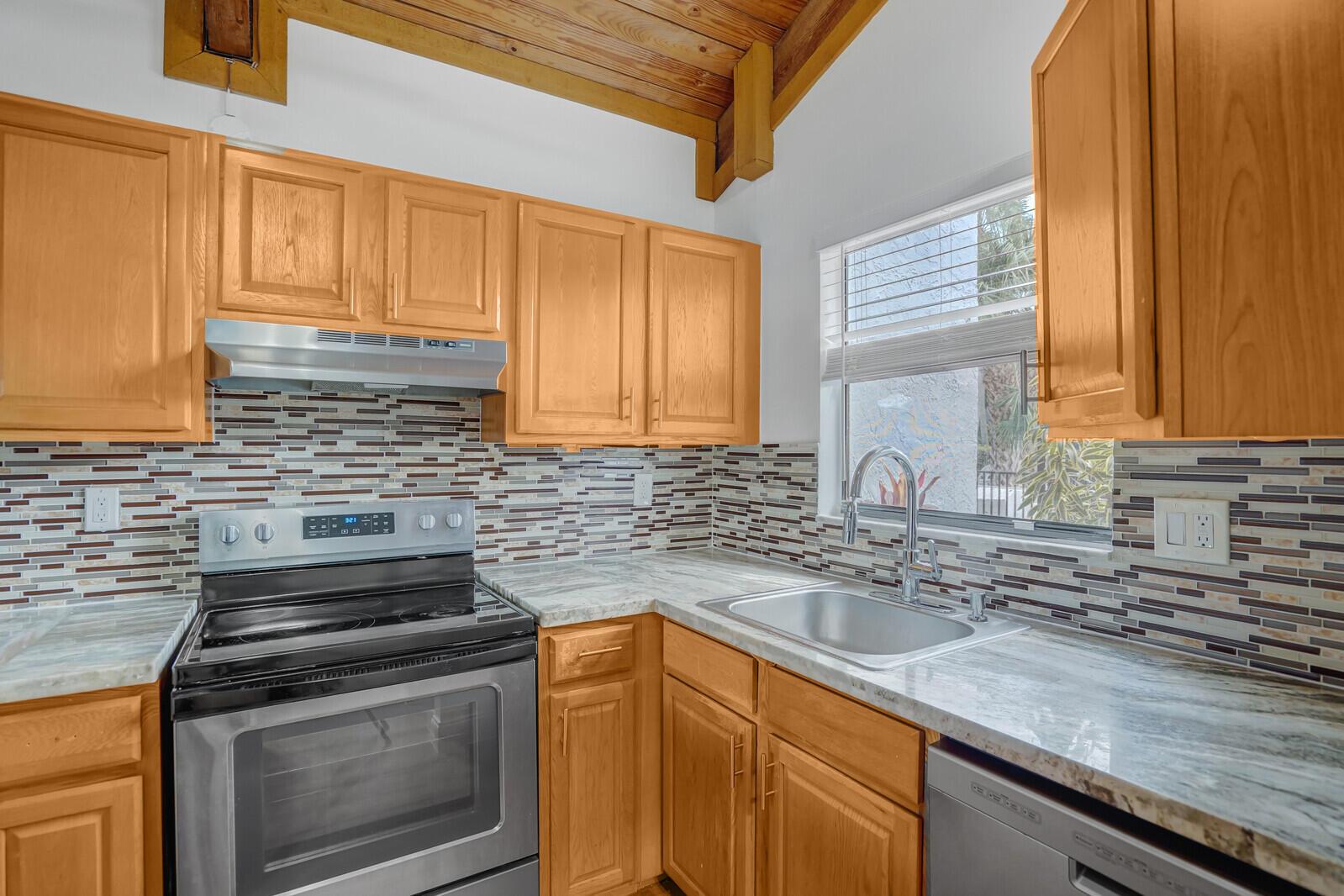 TIMBERCREEK TOWNHOMES & V - Residential Lease