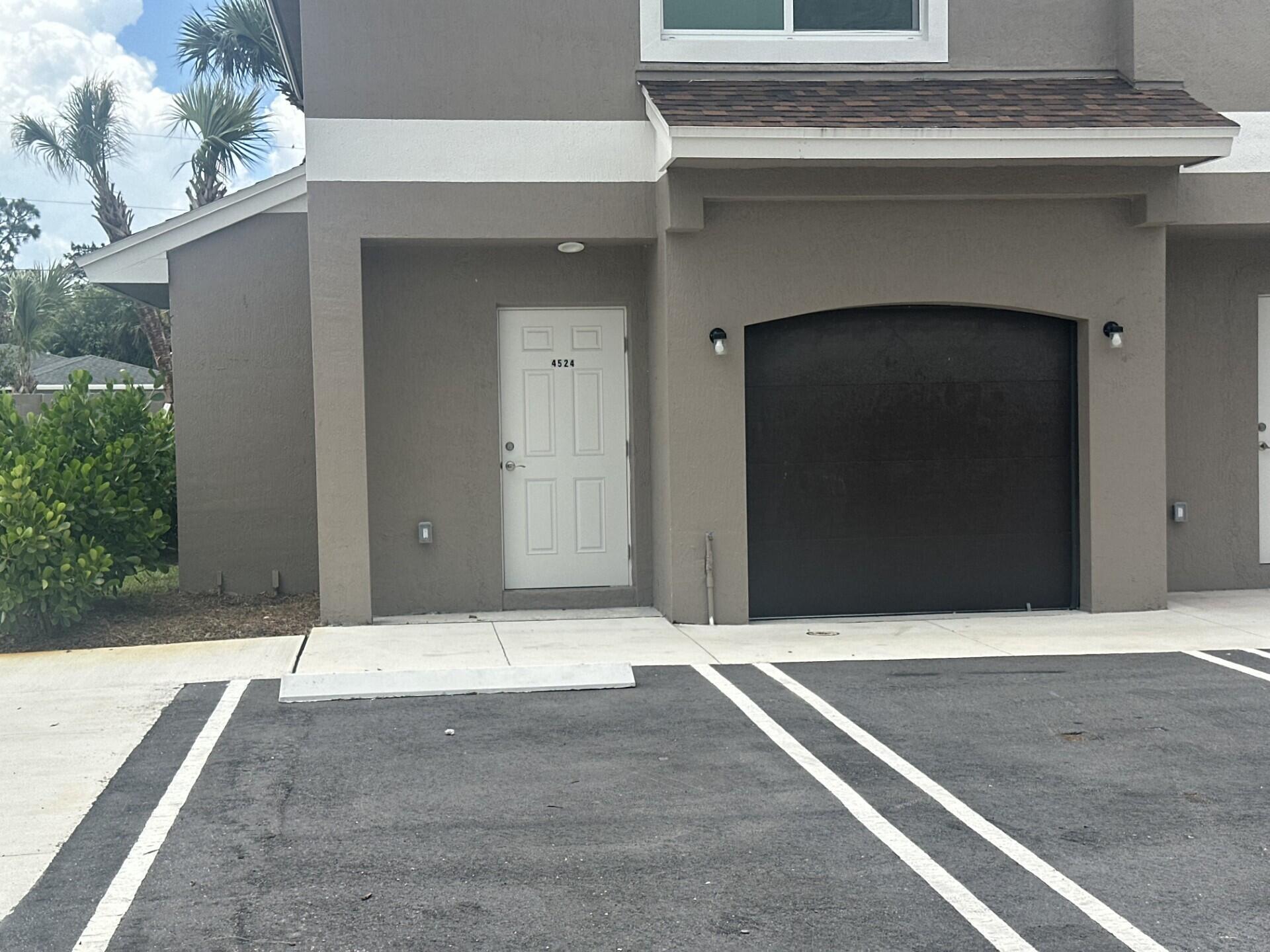 PORT ST LUCIE SECTION 33 - Residential Lease