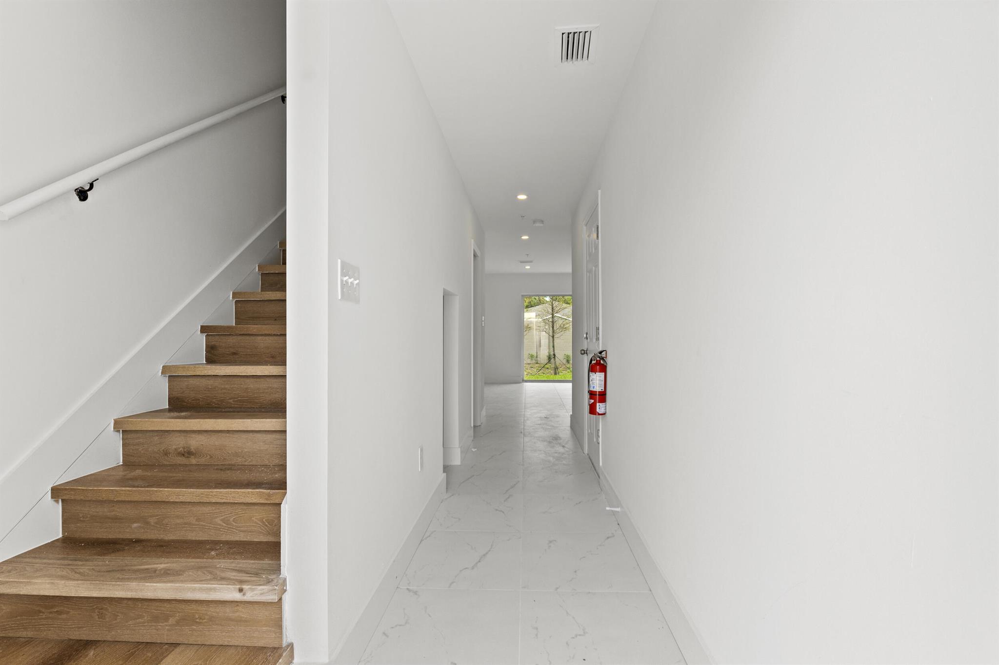 PORT ST LUCIE SECTION 33 - Residential Lease