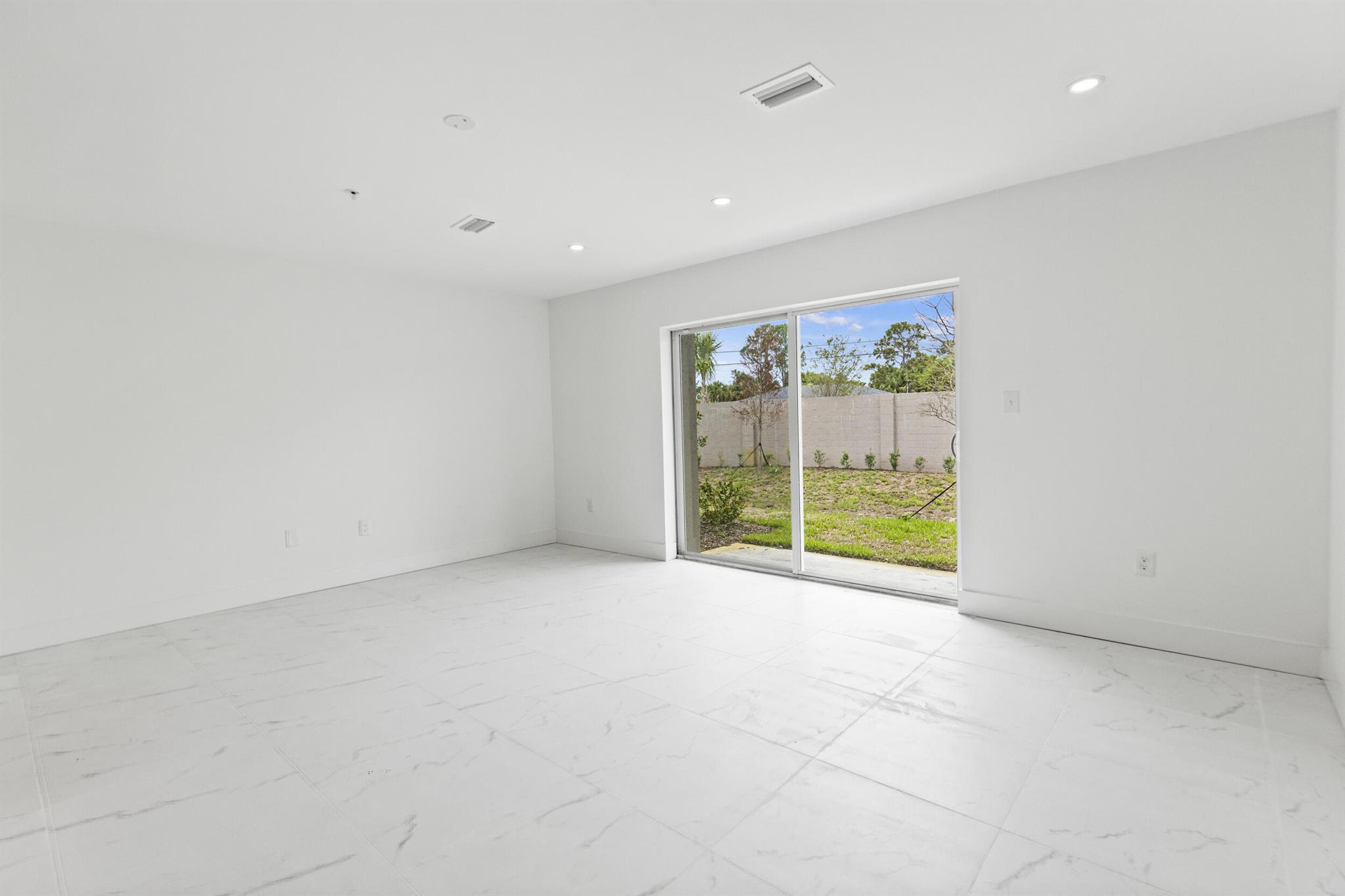 PORT ST LUCIE SECTION 33 - Residential Lease