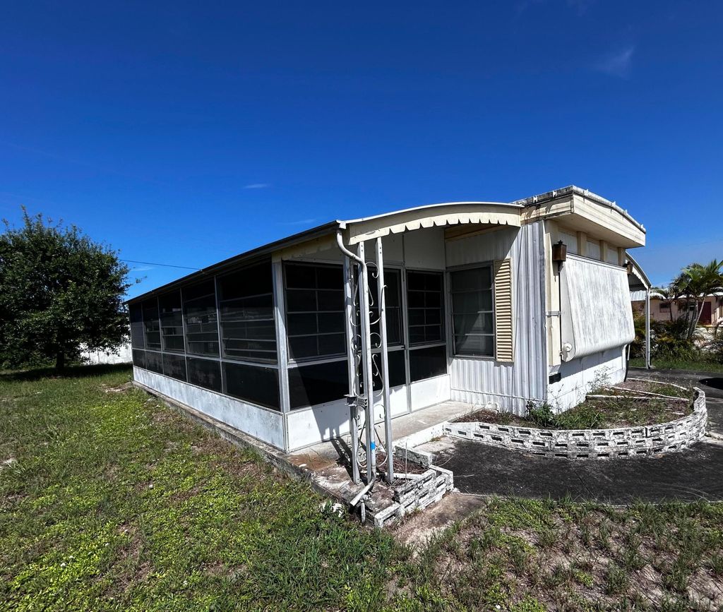 Photo of 8307 SE Swan Avenue, Hobe Sound, FL 33455 (MLS # R11003395)