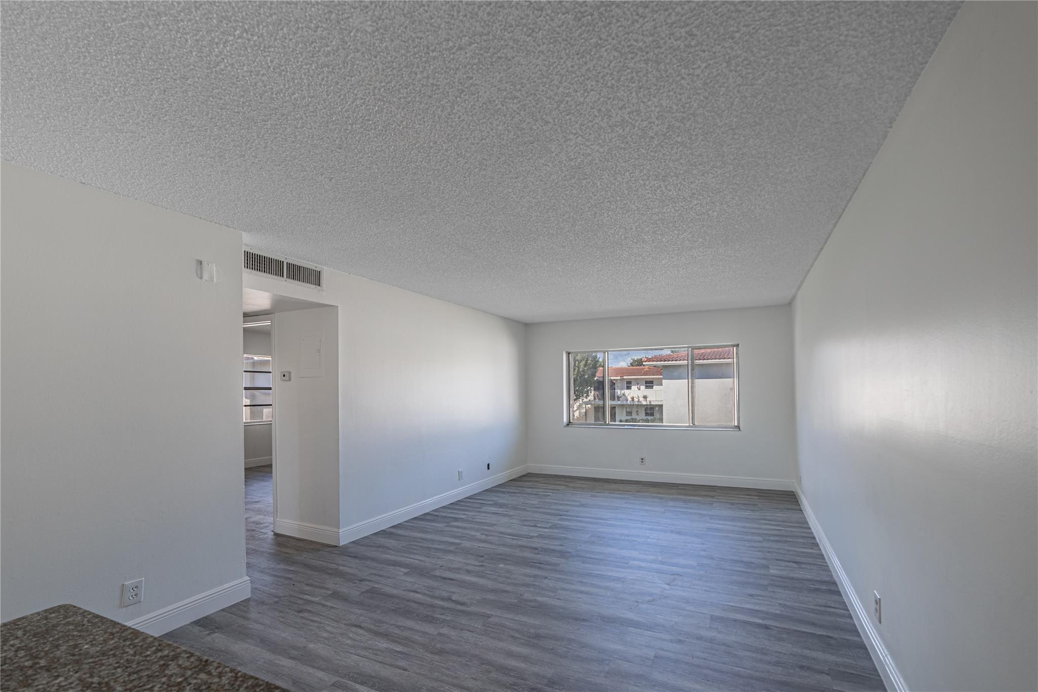 VICTORIA SQUARE - Residential