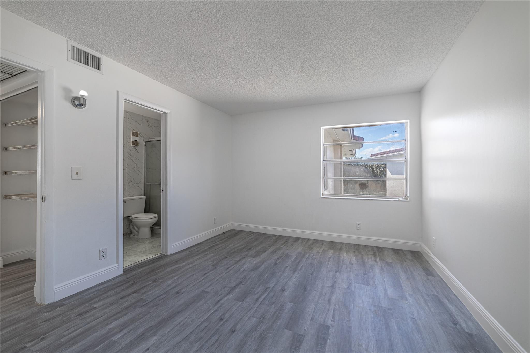 VICTORIA SQUARE - Residential