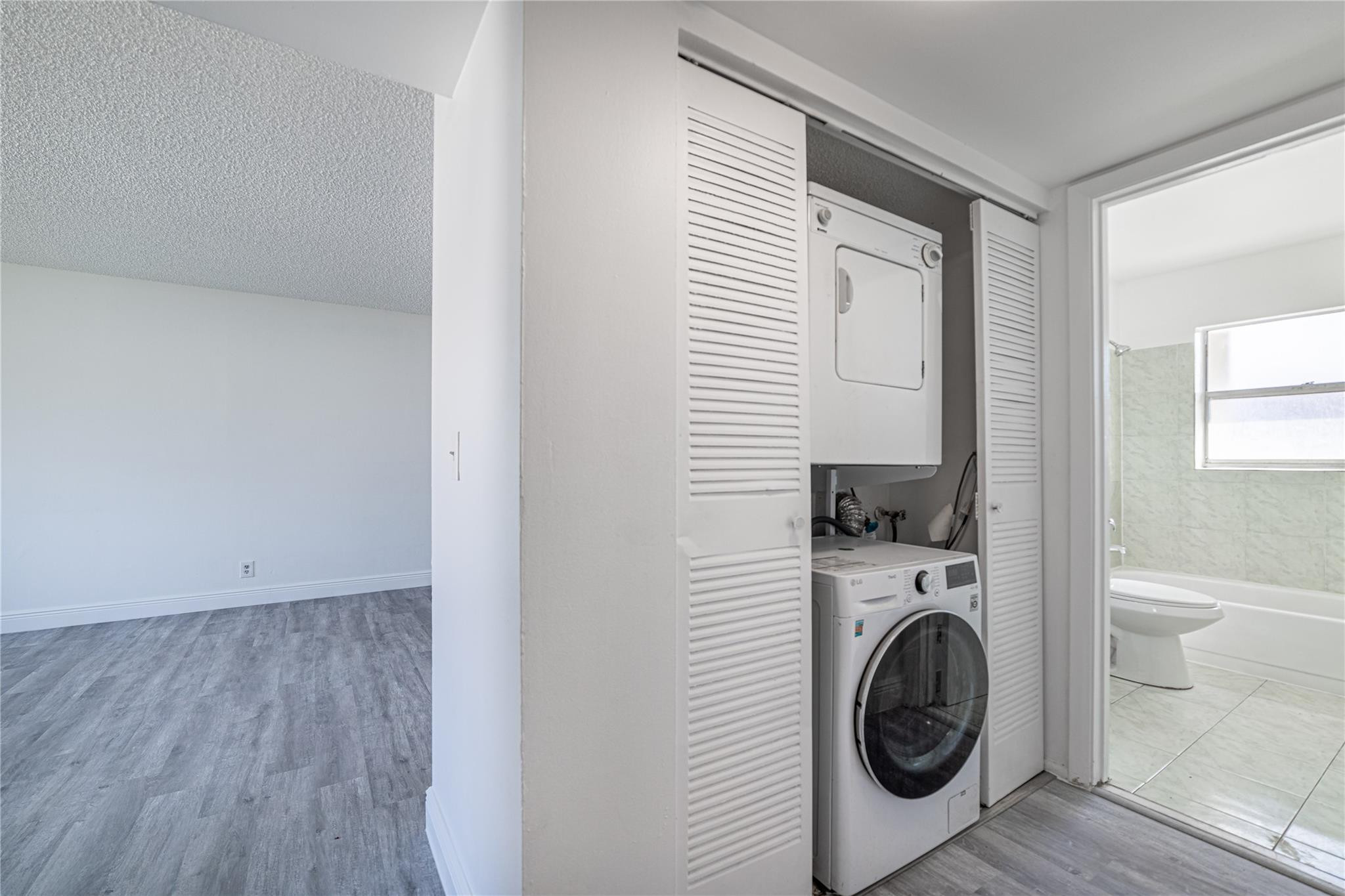 VICTORIA SQUARE - Residential