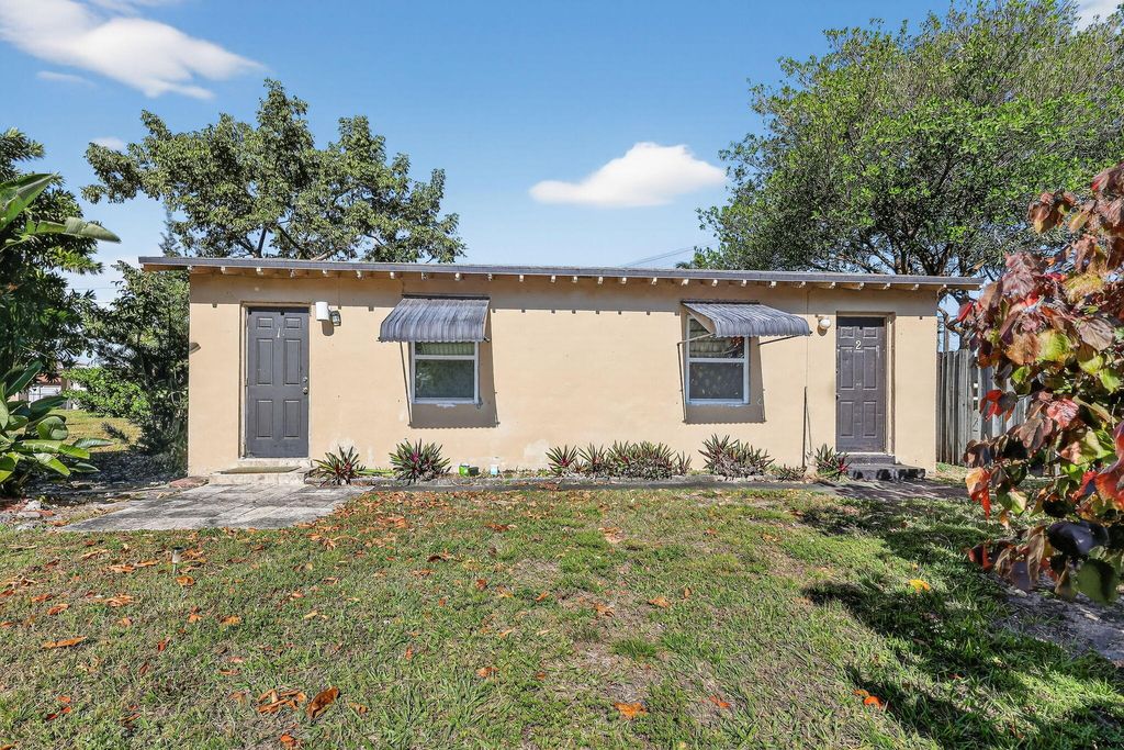 Photo of 411 Columbus Parkway #1-5, Hollywood, FL 33021 (MLS # R11164600)