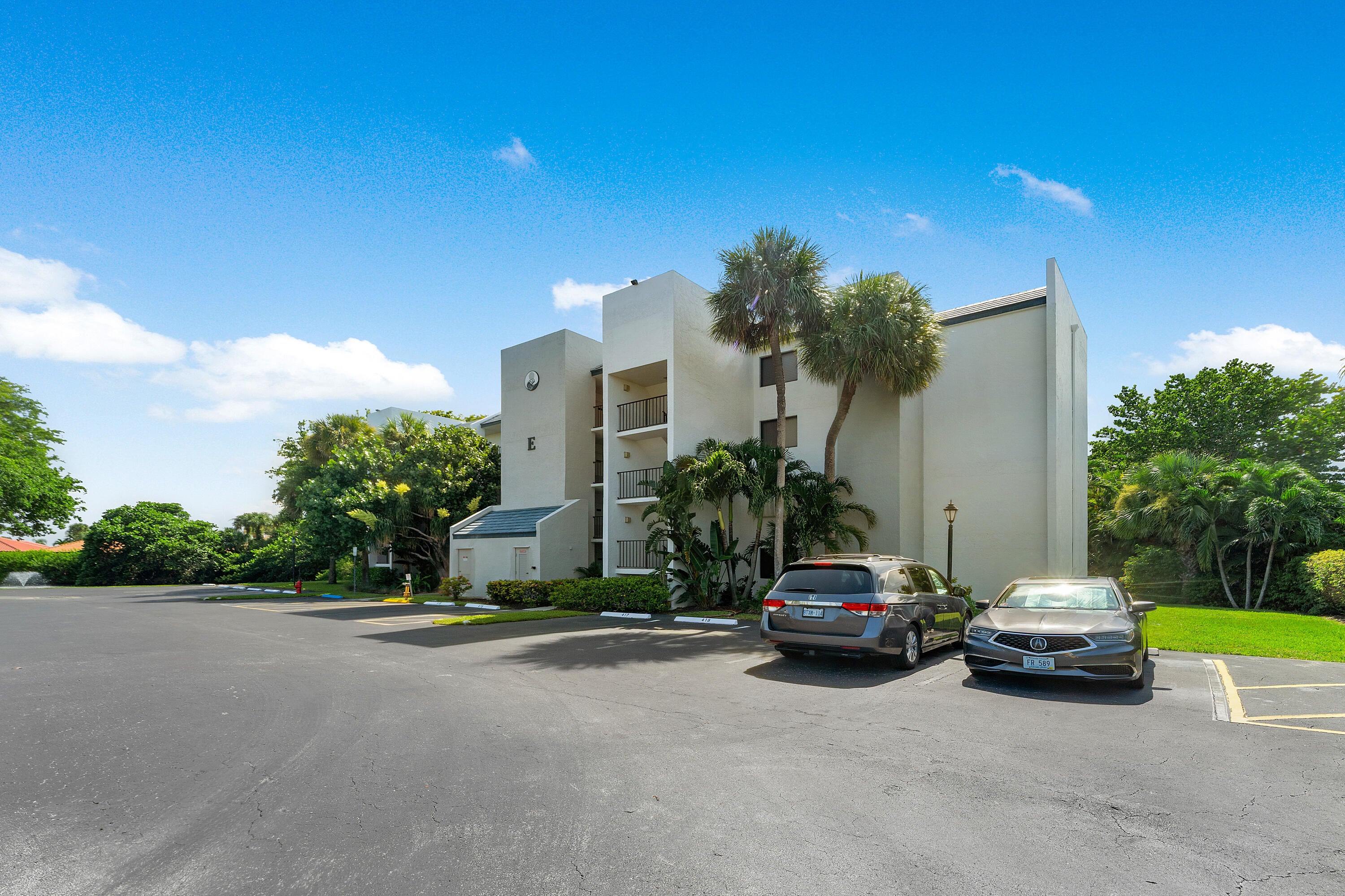 1605 S US HIGHWAY 1 E204