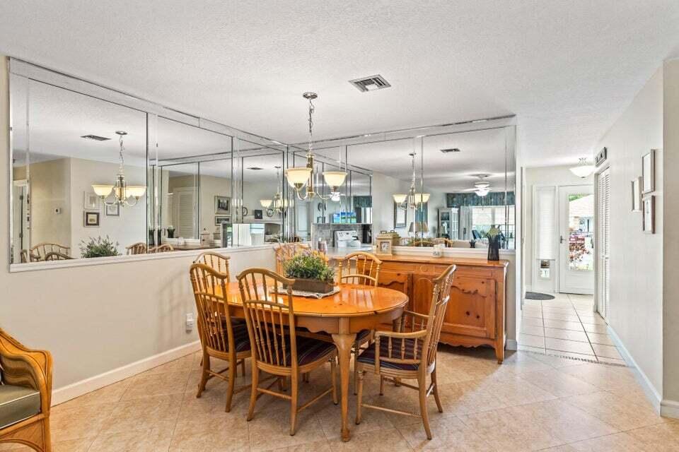 1238 S Lakes End Drive B, Fort Pierce, FL, 34982/$125,000 4 1238 S Lakes End Drive B