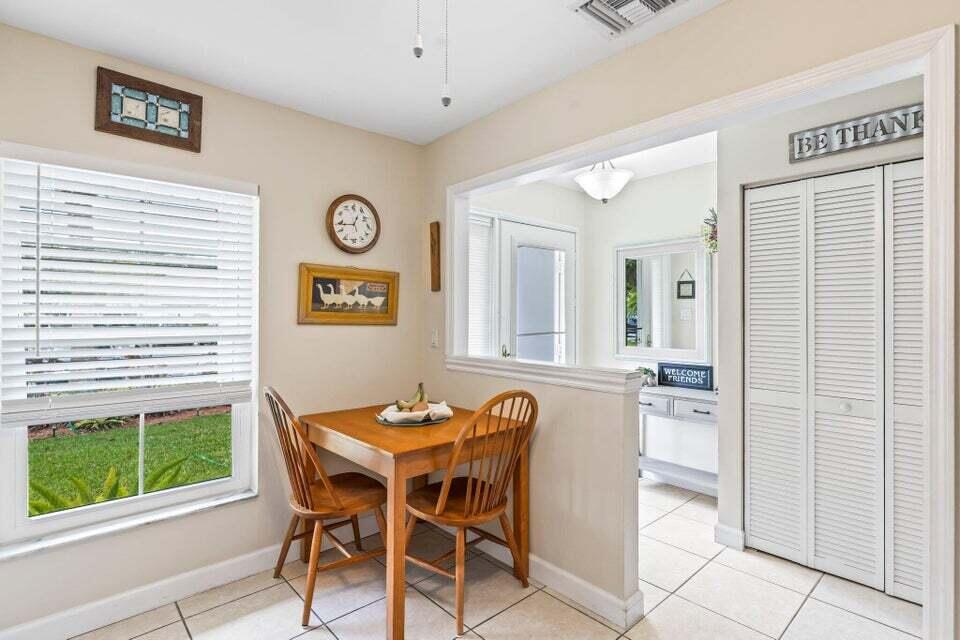 1238 S Lakes End Drive B, Fort Pierce, FL, 34982/$125,000 2 1238 S Lakes End Drive B