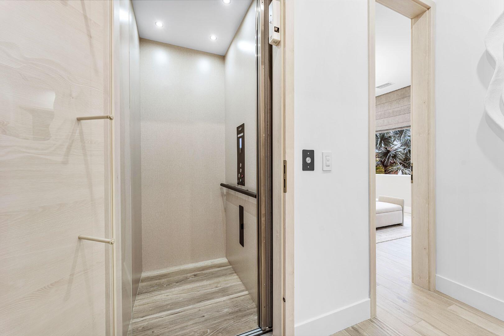 ROYAL PALM YACHT & COUNTR - Residential