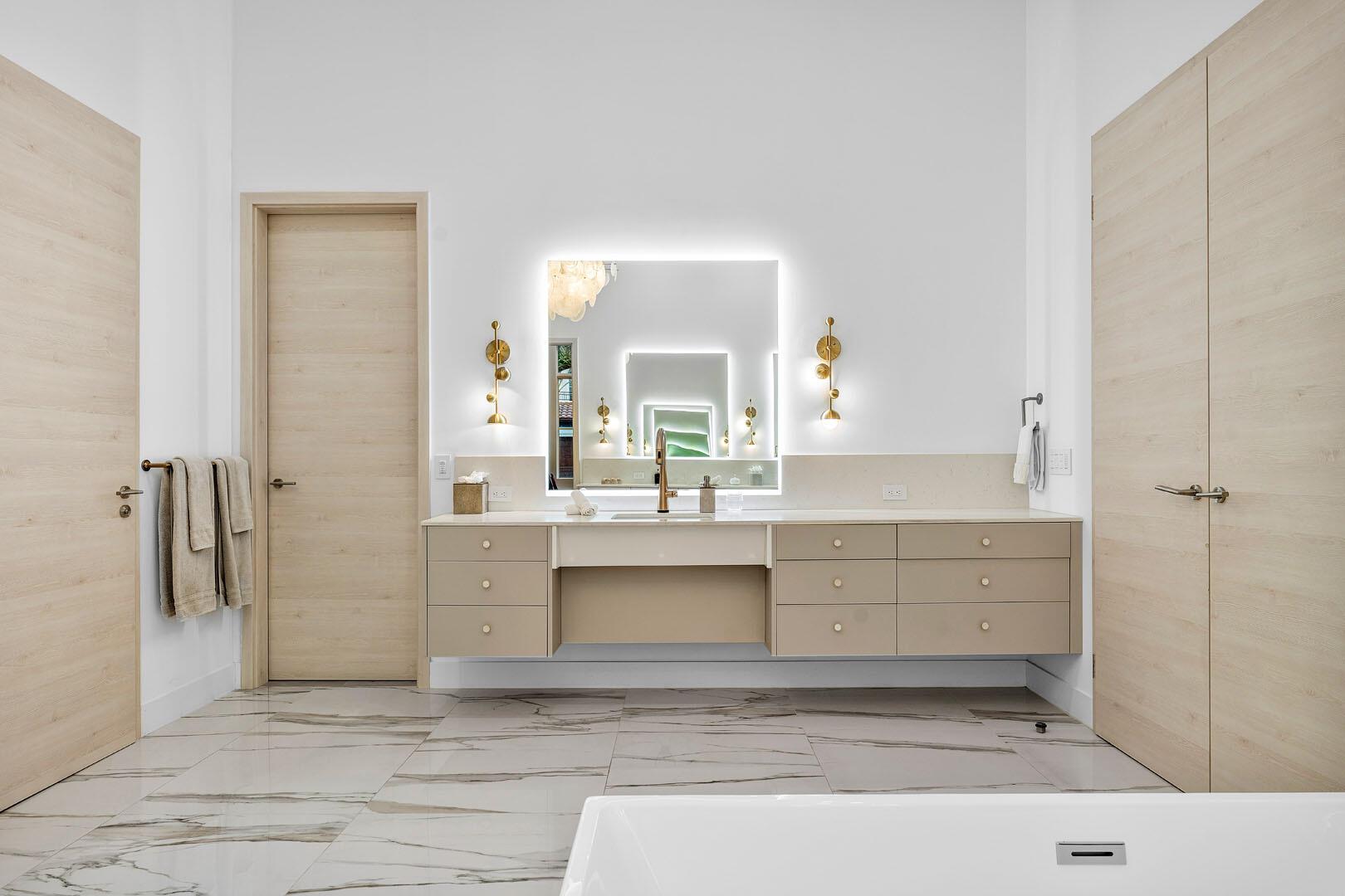 ROYAL PALM YACHT & COUNTR - Residential