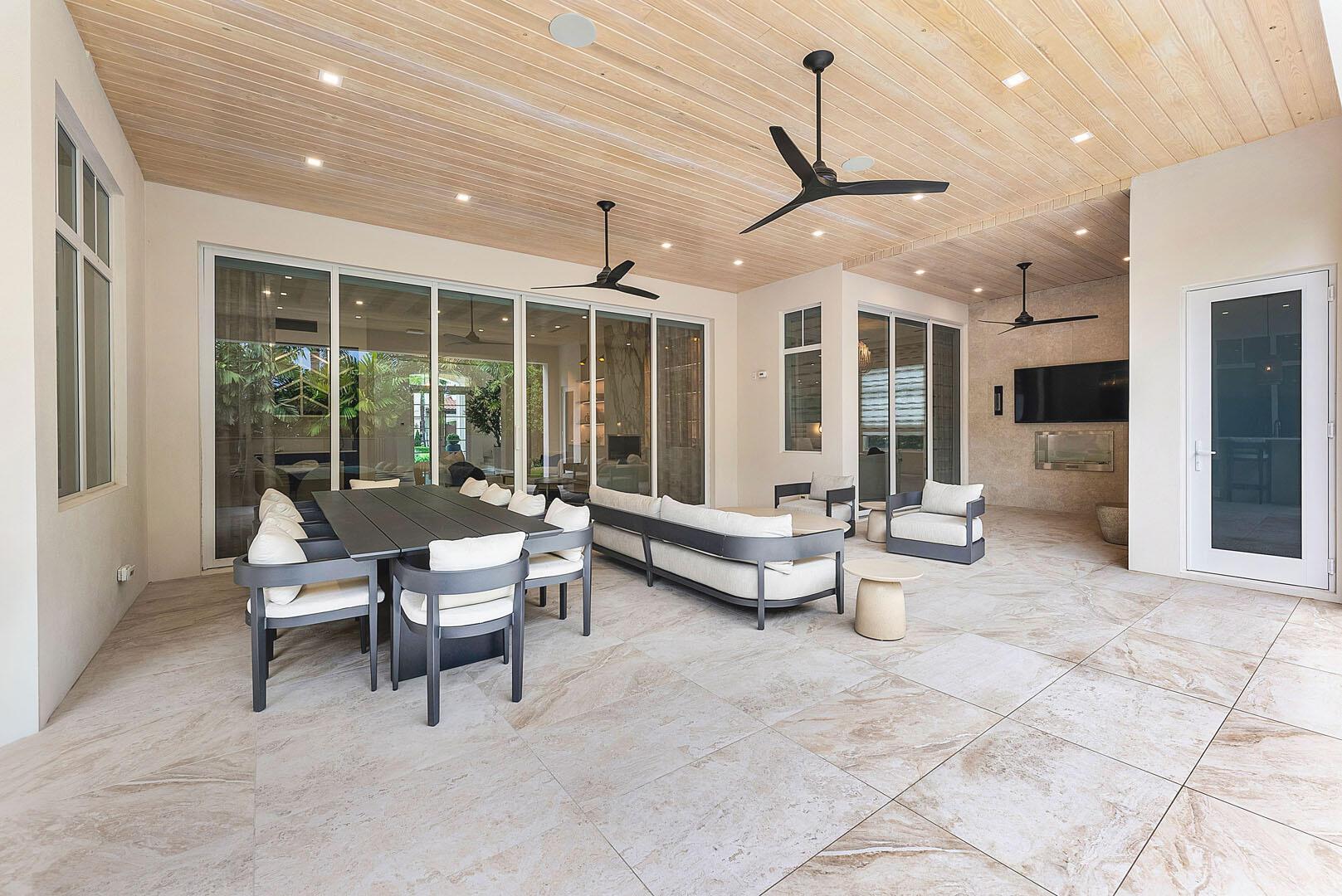 ROYAL PALM YACHT & COUNTR - Residential