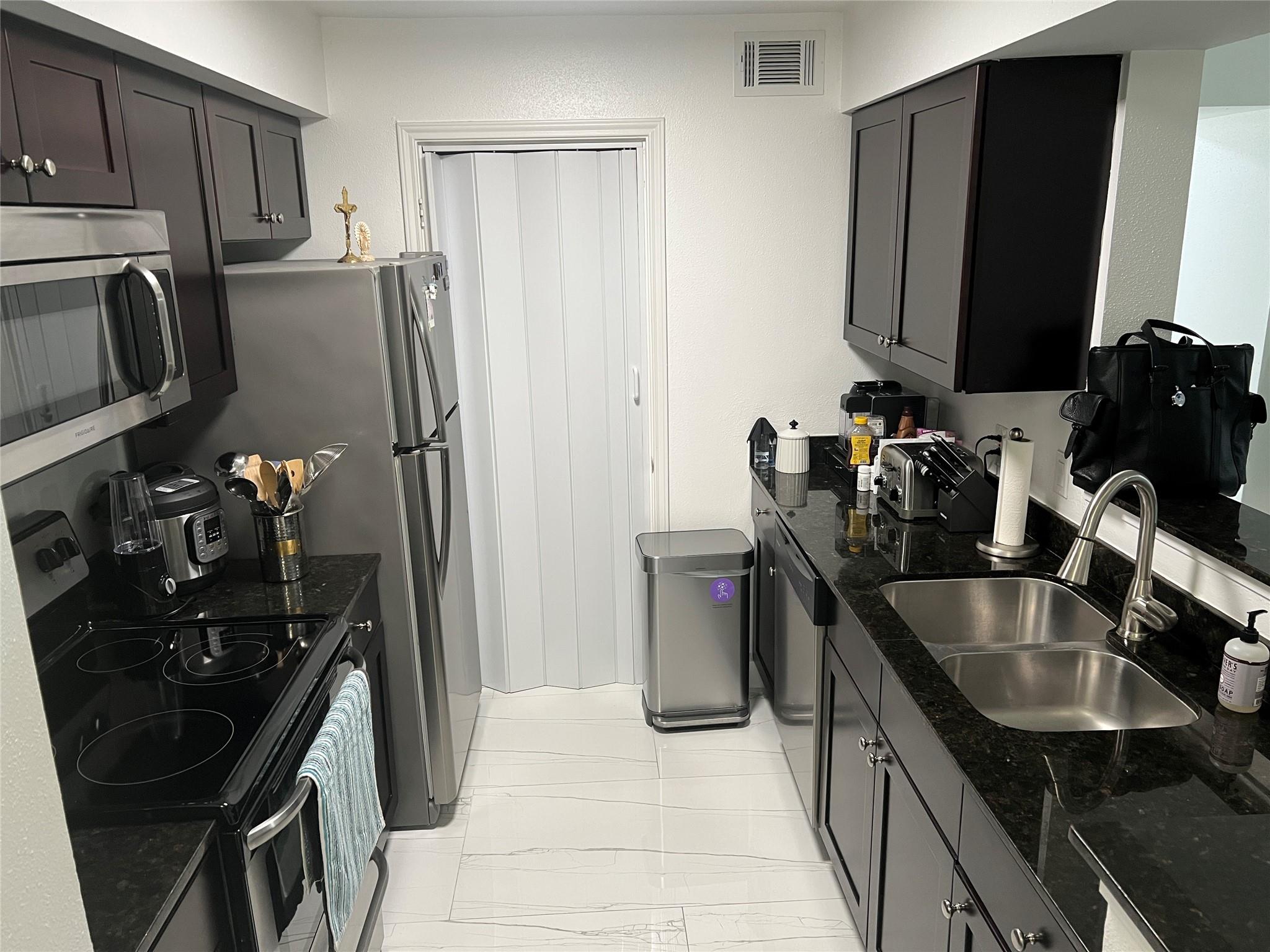 Sailboat Pointe - Residential Lease