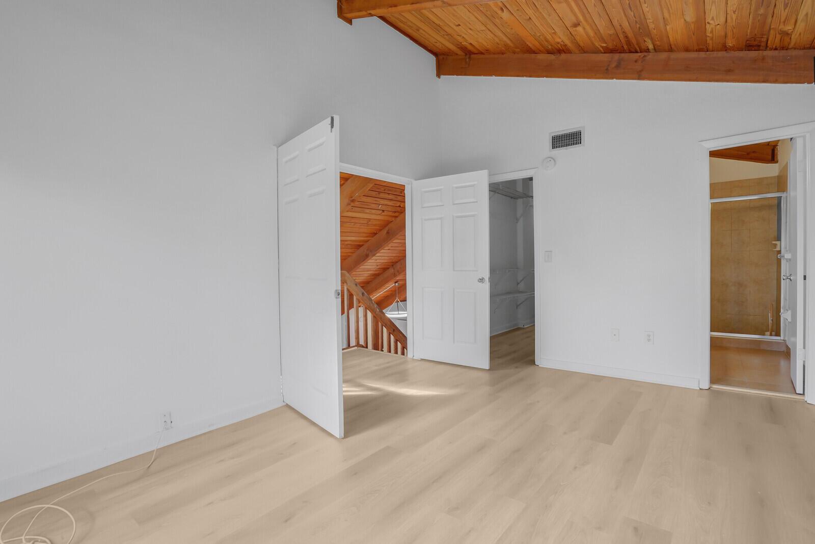 TIMBERCREEK TOWNHOMES & V - Residential Lease